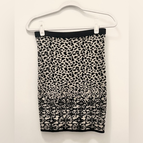 Velvet by Graham & Spencer Women’s Skirt - Picture 1 of 6